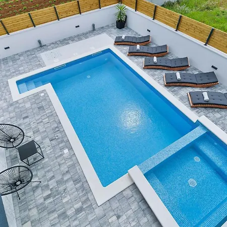 Jomani Villa *